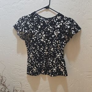 3/$10 NWOT Black and White Fitted Cap Sleeve Blouse by WHO WHAT WEAR
